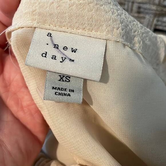 NWOT A New Day cream blouse, Size XS - Picture 7 of 7